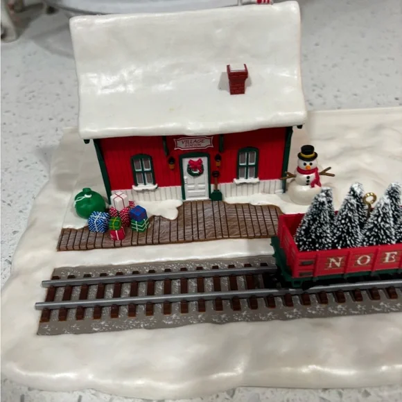 Hallmark Keepsake Club Exclusive - Lionel Holiday Special Train Set (2003) As Is